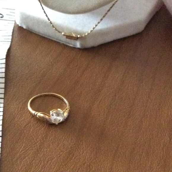 Gold tone. Necklace & Ring - Picture 2 of 5